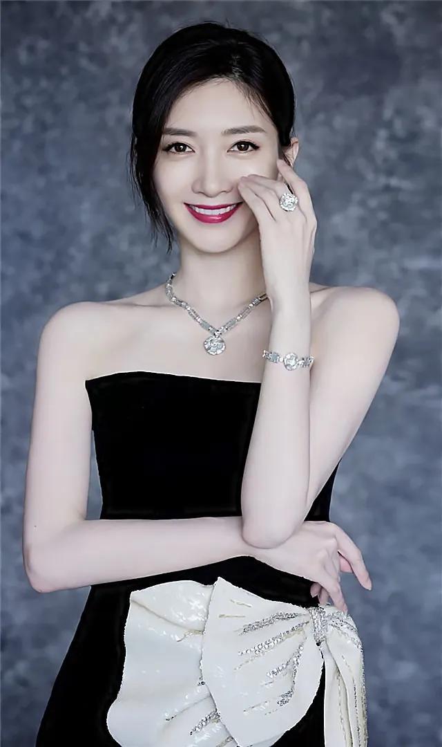 江疏影在三十而已展现现代女性的独立与魅力