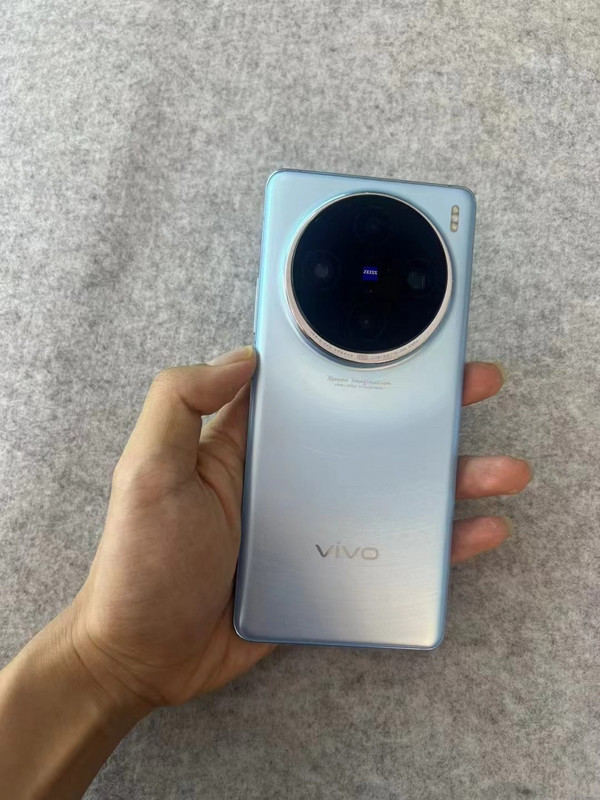 vivo最新旗舰手机，自然美景中的探险之旅